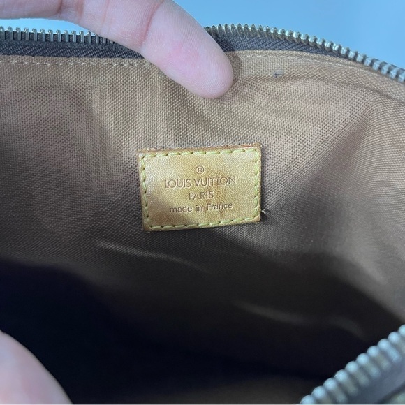 Authentic Louis Vuitton Pochette Bosphore - Picture 5 of 9